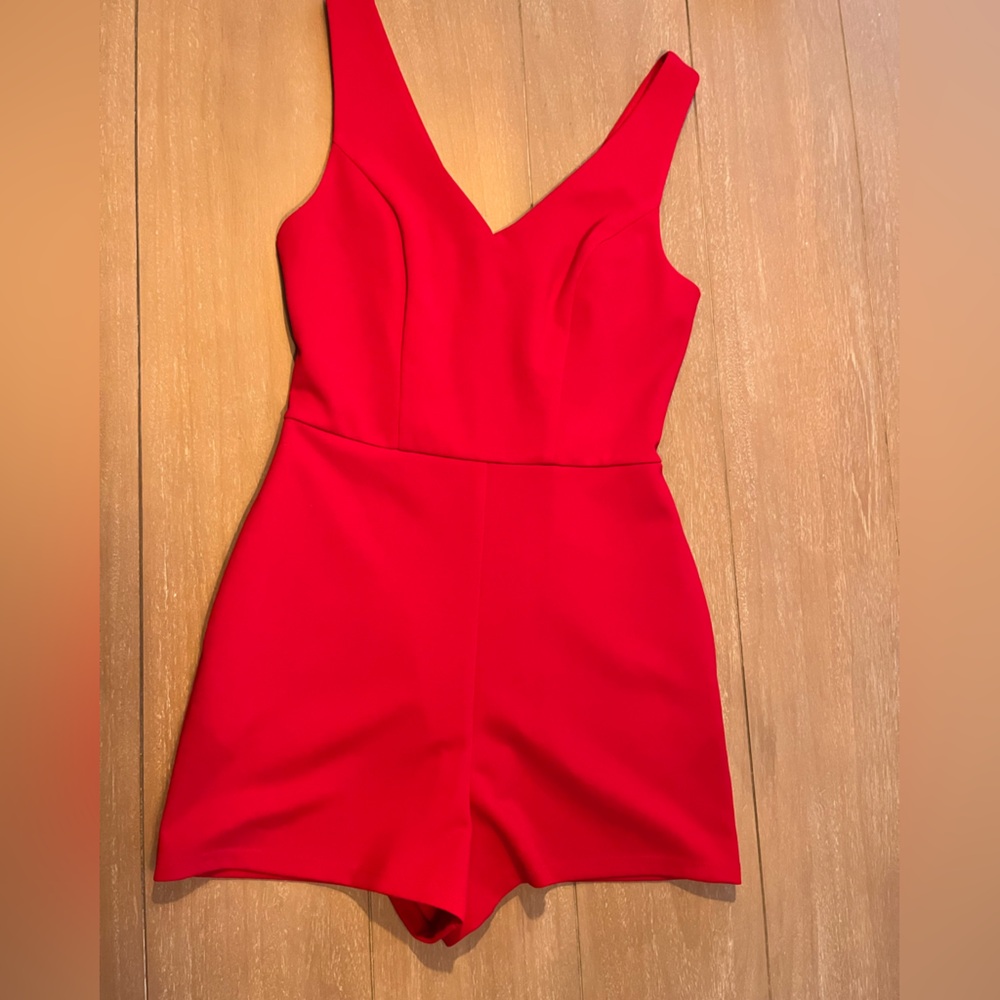 Red Romper with pockets!! ❤️💋